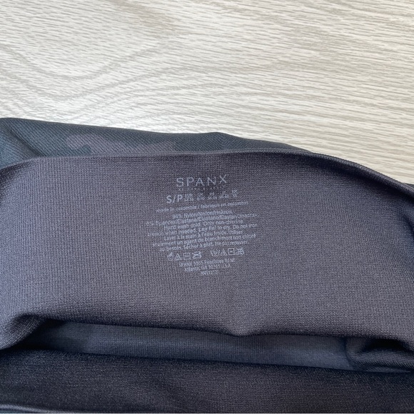 Spanx Green Camouflage Look at Me Now Seamless Leggings Women’s size Small - Picture 10 of 12